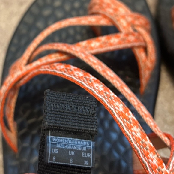 Excellent condition! Chacos double strap oranges print - Picture 3 of 4